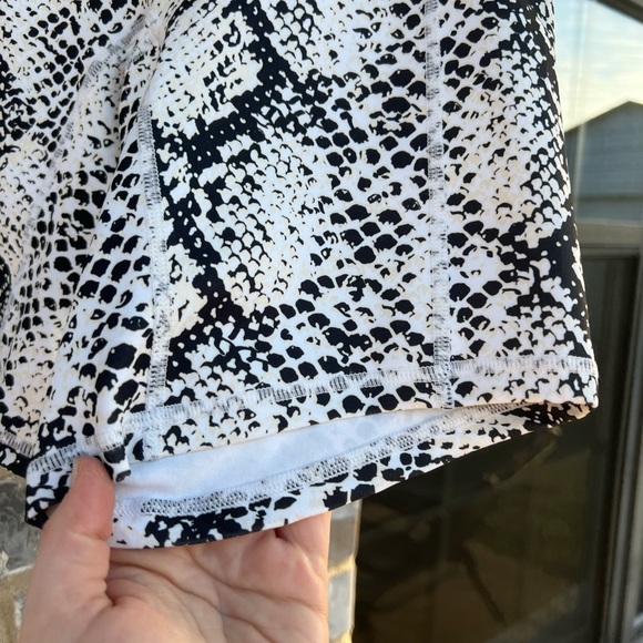 Balance Athletica the Rider Shorts - Python - Picture 5 of 12